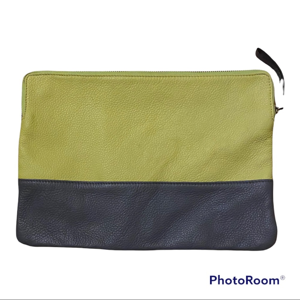 Leather Gap clutch.
